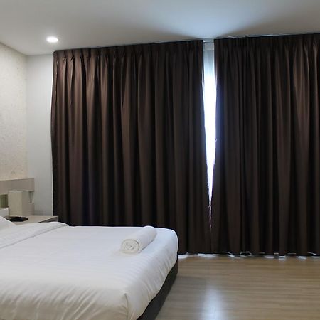The Velton Inn Bintulu Exteriör bild